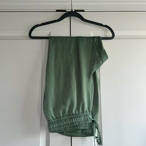 A New Day Sage Green, polyester set. Size L.